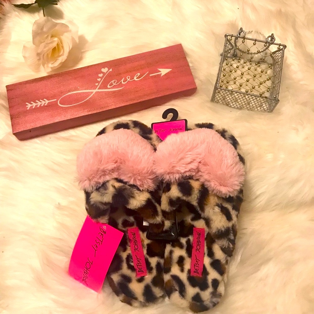 💋💕Betsey Johnson cheetah faux fur💗slippers💋💕!